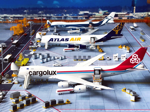 Cargolux 卢森堡货运航空 Boeing 747-8 LX-VCA Optional Doors Open/Closed Configuration GJCLX1896 Geminijets 1:400 Cargolux 卢森堡货运航空 Boeing 747-8 LX-VCA Optional Doors Open/Closed Configuration GJCLX1896 Geminijets 1:400