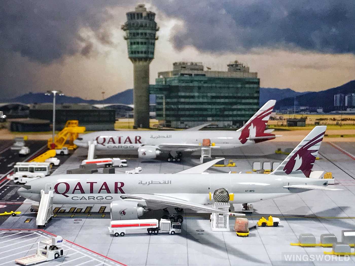 Phoenix 1:400 PH11611 Qatar 卡塔尔航空 Boeing 777F A7-BFC