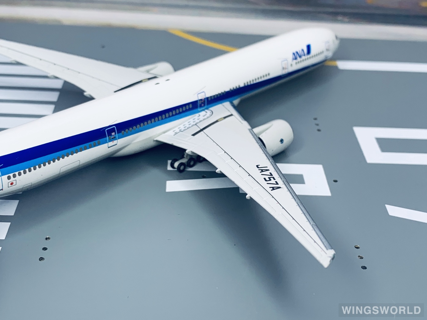 人気商品 1/200 飛行機 模型 全日空商事 ボーイングB777-300 B777-300 