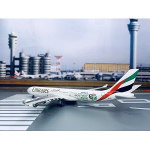 Emirates 阿联酋航空 Airbus A340-500 A6-ERA 2000s colors. 