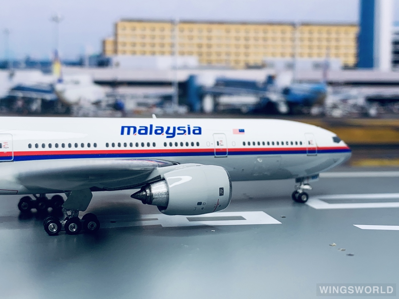 Phoenix 1:400 PH10947 Malaysia Airlines 马来西亚航空 Boeing 777-200 9M-MRQ