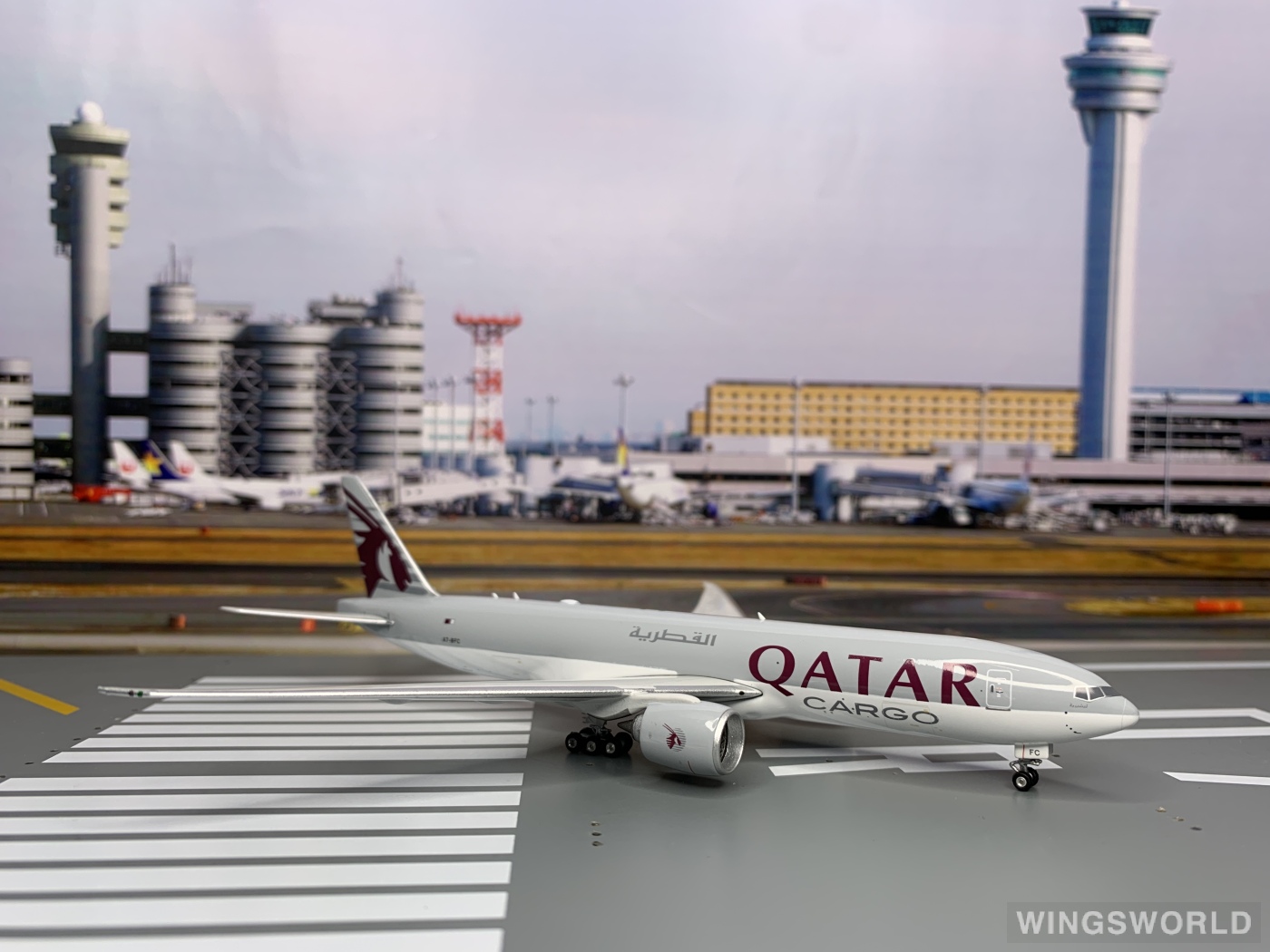 Phoenix 1:400 PH11611 Qatar 卡塔尔航空 Boeing 777F A7-BFC