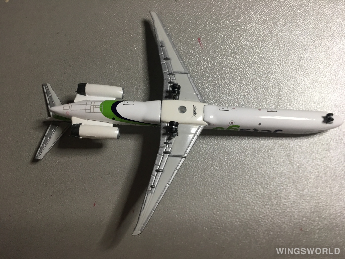 Phoenix 1:400 PH10117 Jetsgo McDonnell Douglas MD-83 C-GKLQ