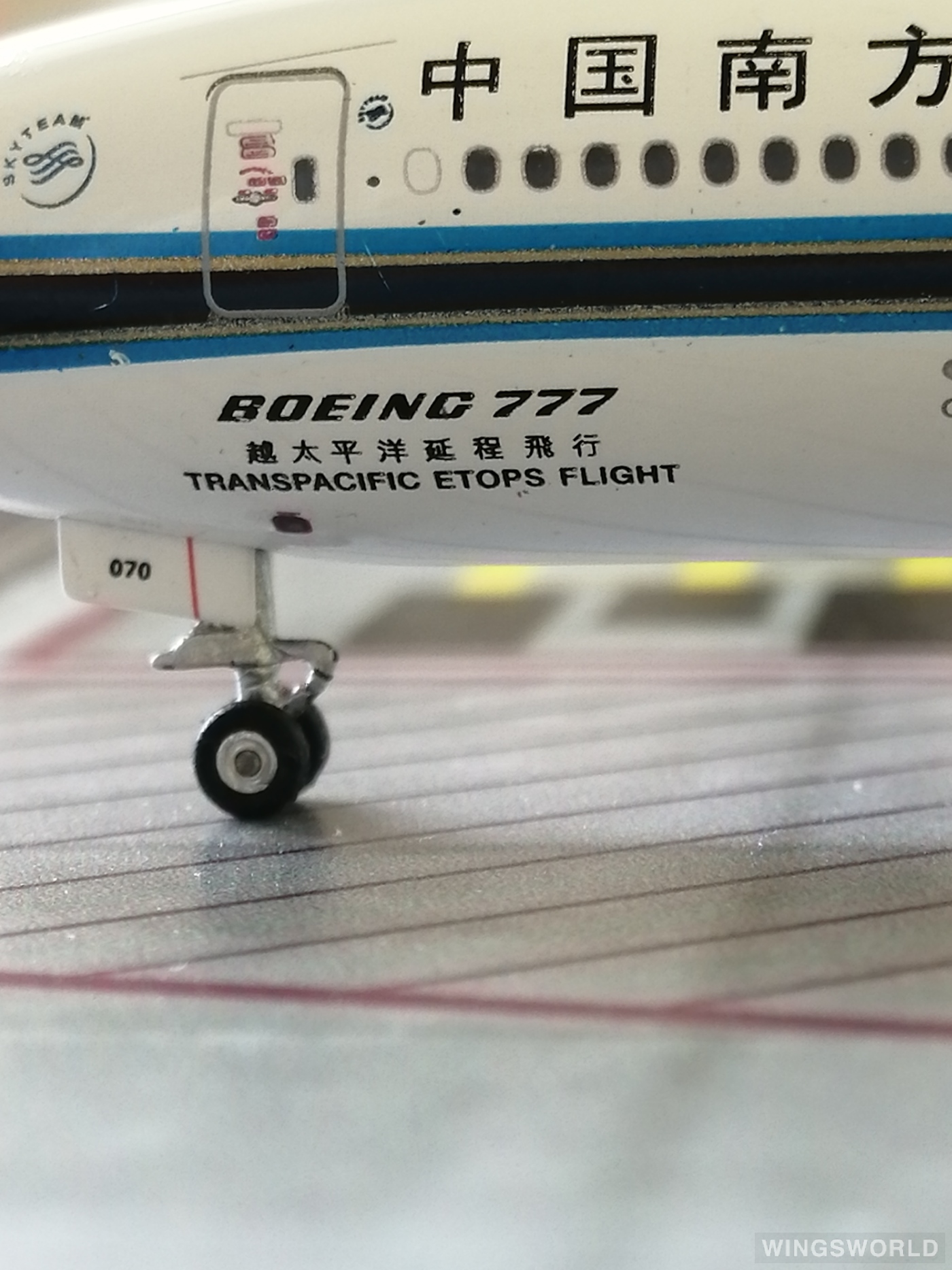 Phoenix 1:400 PH10565 China Southern 中国南方航空 Boeing 777-200 B-2070