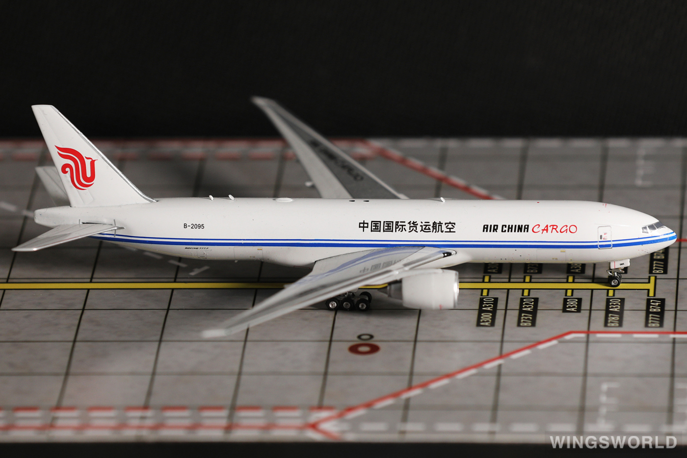 Phoenix 1:400 PH10879 Air China Cargo 中国国际货运航空 Boeing 777F B-2095