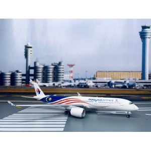 Malaysia Airlines 马来西亚航空 Airbus A350-900 9M-MAC Negaraku PH04165 Phoenix 1:400