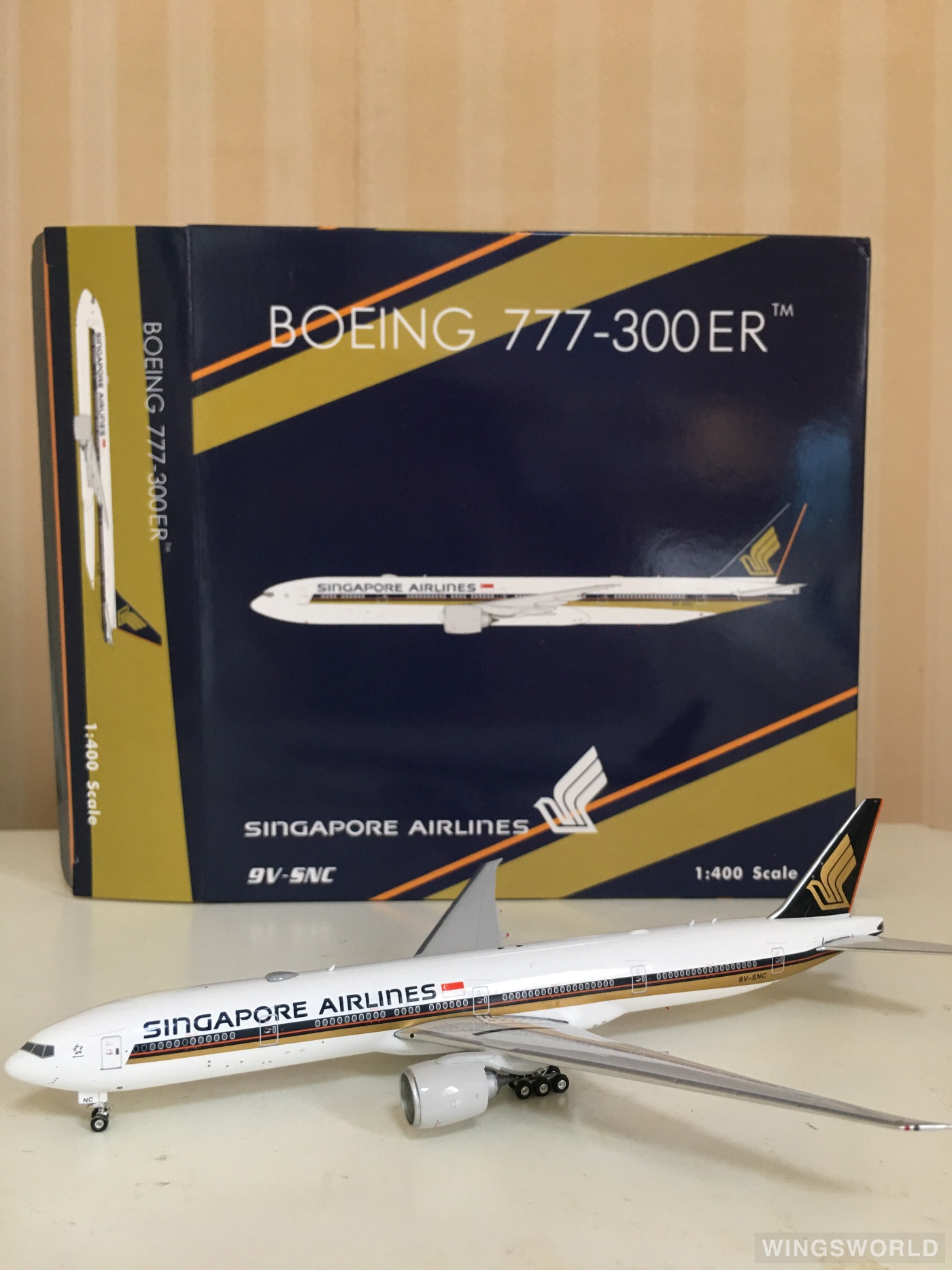 Phoenix 1:400 PH04330 Singapore Airlines 新加坡航空 Boeing 777-300ER 9V-SNC