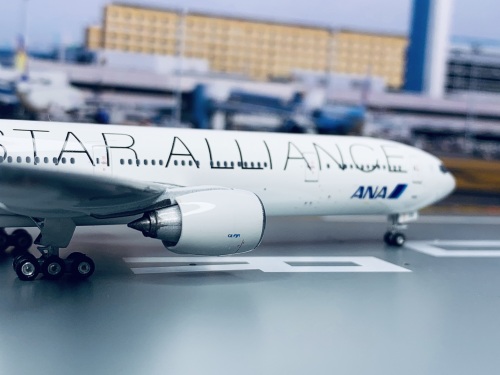 ANA 全日空 Boeing 777-300 JA731A Star Alliance c/s. With rolling gears. PH10381 Phoenix 1:400