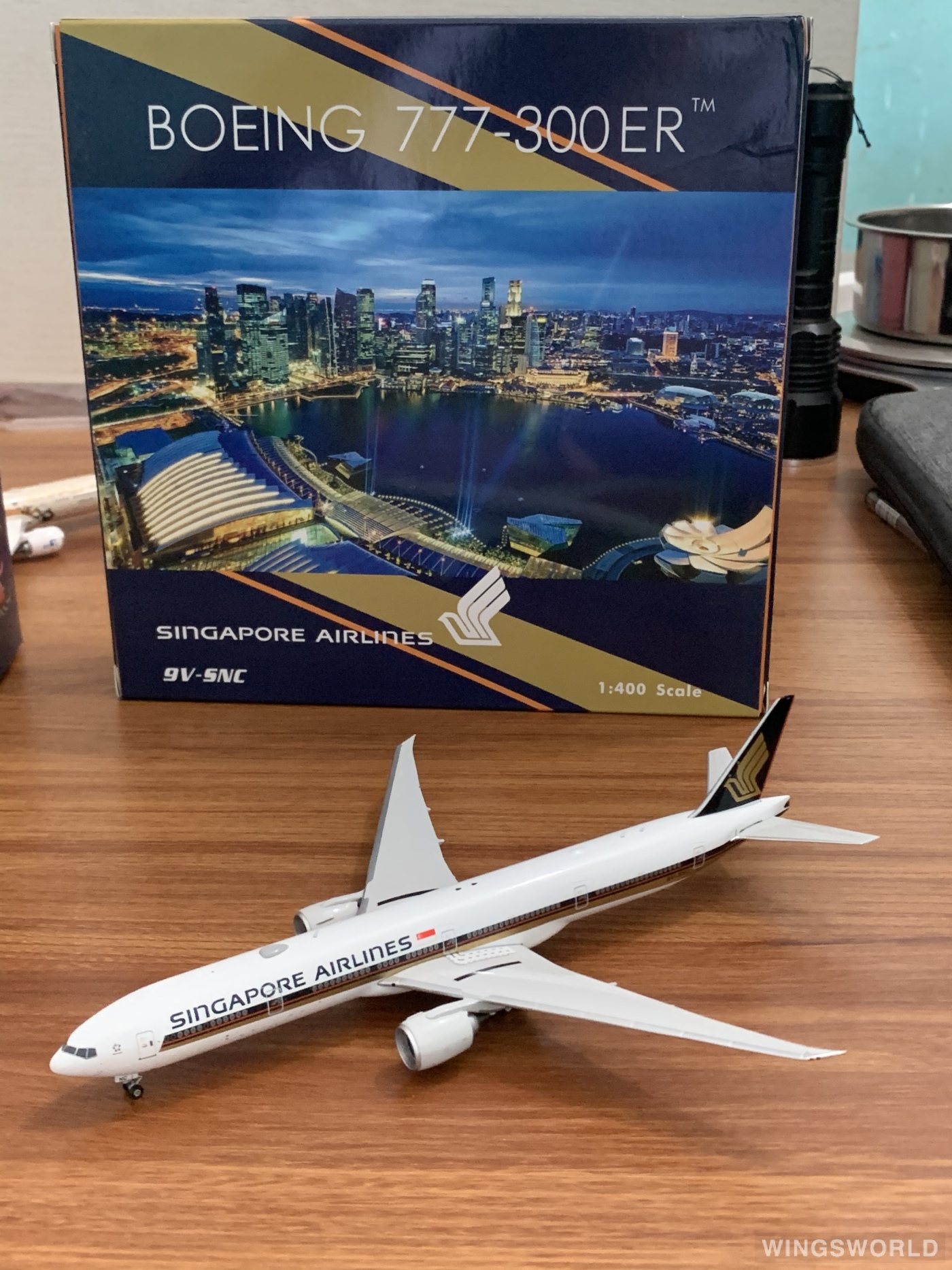 Phoenix 1:400 PH04330 Singapore Airlines 新加坡航空 Boeing 777-300ER 9V-SNC