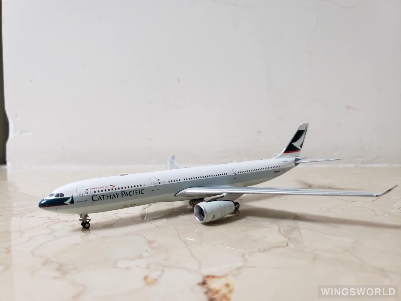 NGmodels 1:400 NG33030001A Cathay Pacific 国泰航空 Airbus A330-300 B-HLD