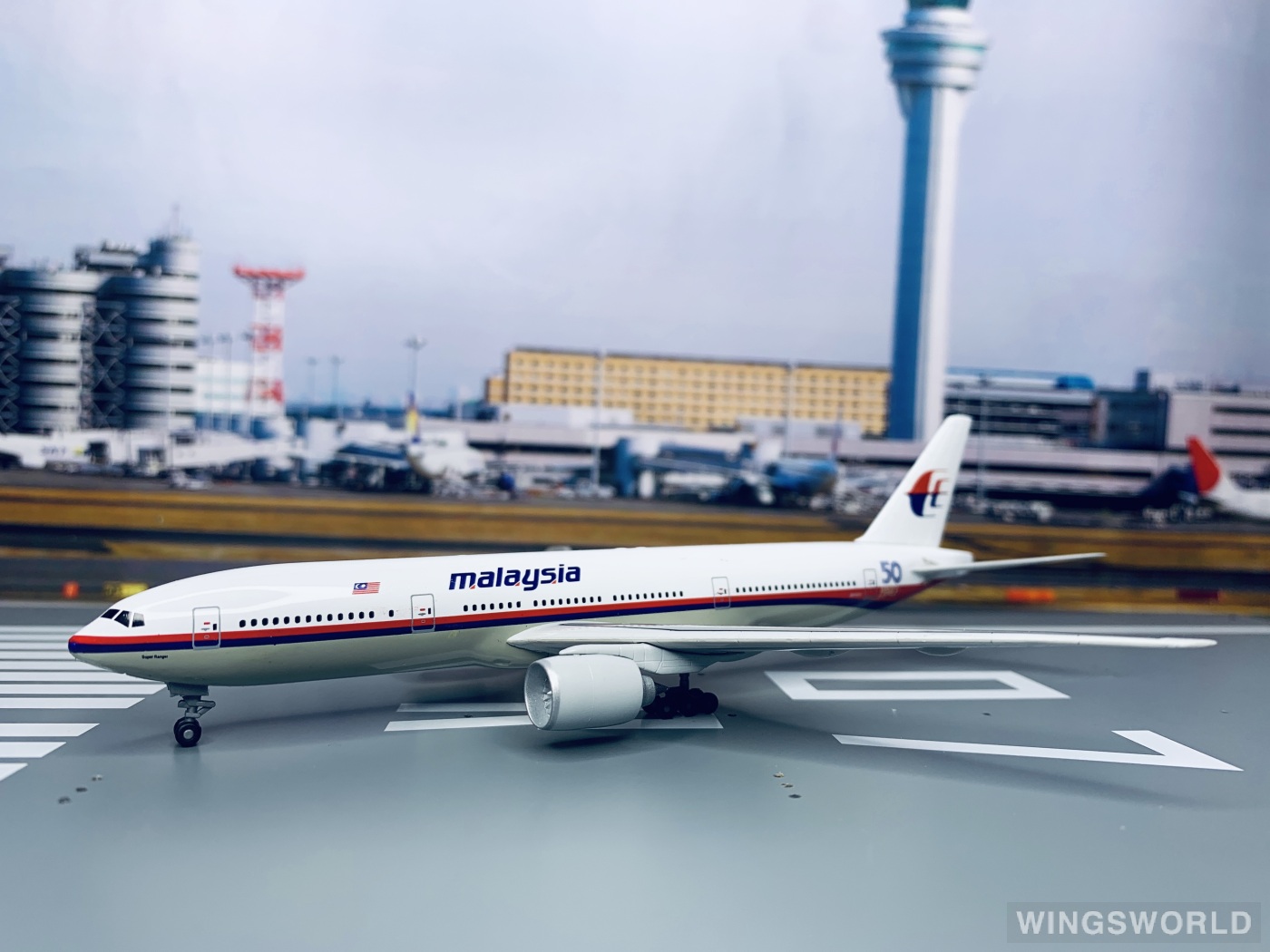 Dragon Models 1:400 55027 Malaysia Airlines 马来西亚航空 Boeing 777-200 9M-MRA