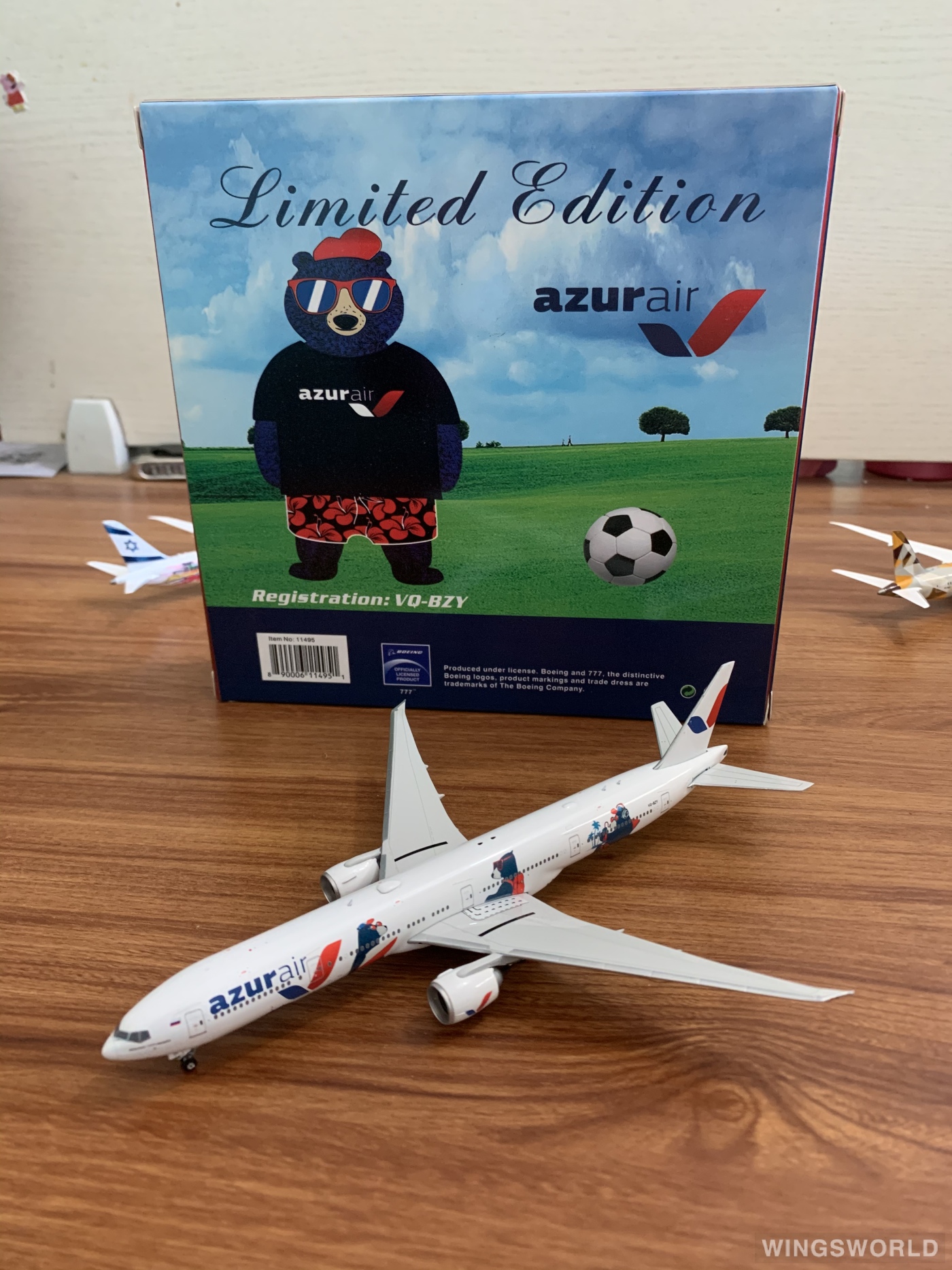 Phoenix 1:400 PH11495 Azur Air 蓝色航空 Boeing 777-300ER VQ-BZY
