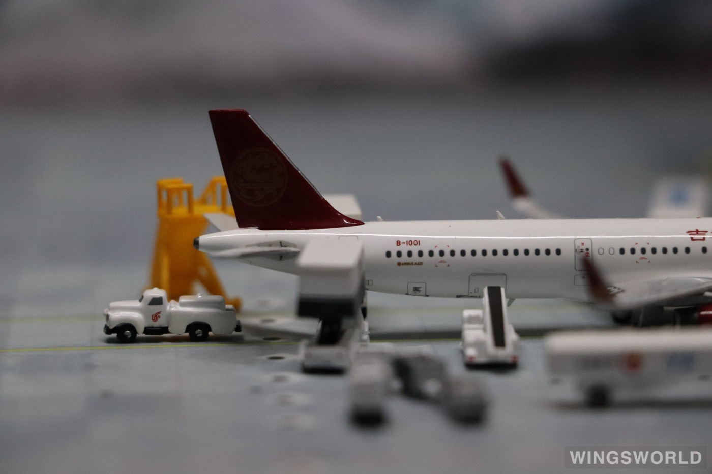 HYJLwings 1:400 HYJL81040 Juneyao Airlines 吉祥航空 Airbus A321 B-1001