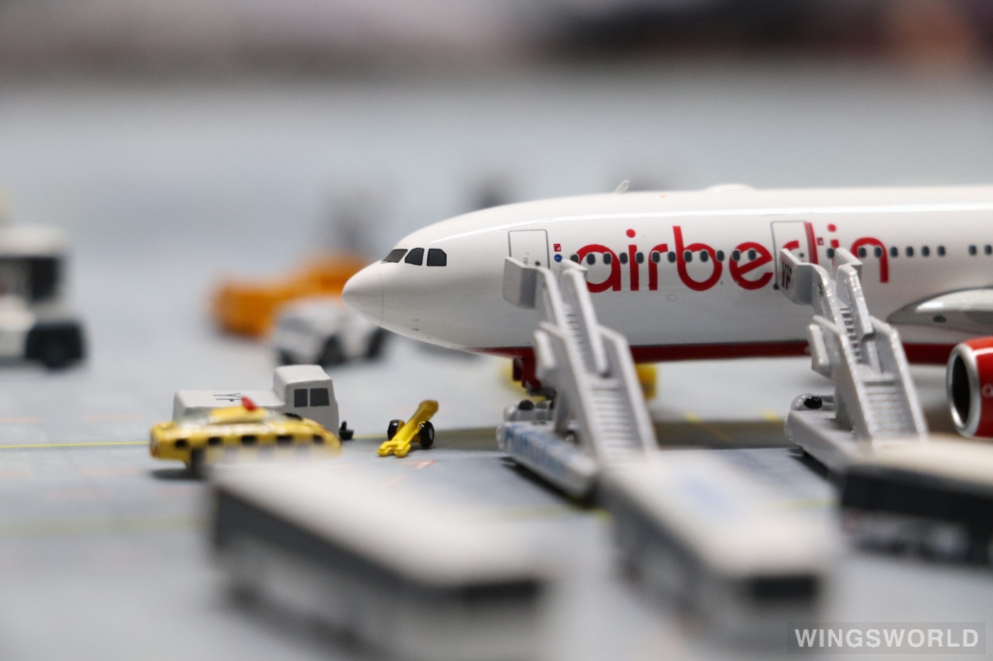 Phoenix 1:400 PH11143 Air Berlin 柏林航空 Airbus A330-200 D-ALPE