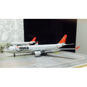 Northwest Airlines 美国西北航空 Airbus A330-200 N858NW 2003s colors. With rolling gears. ACN858NW AeroClassics 1:400
