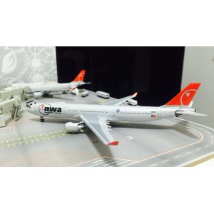 Northwest Airlines 美国西北航空 Airbus A330-300 N808NW 2003s colors. With rolling gears. ACN808NW AeroClassics 1:400