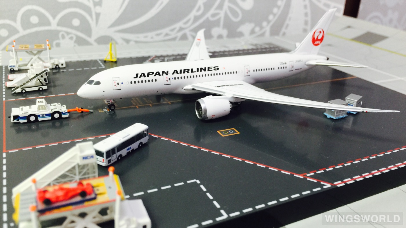 Phoenix 1:400 PH10589 Japan Airlines 日本航空 Boeing 787-8 JA825J