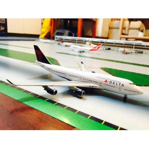 Delta Air Lines 达美航空 Boeing 747-400 N668US 2007s colors. With rolling gear. GJDAL1302 Geminijets 1:400