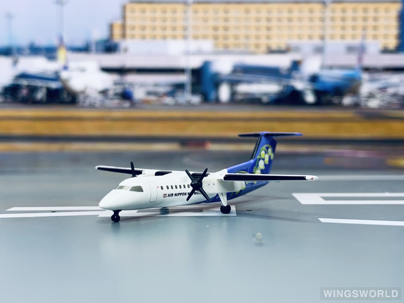 Hogan 1:500 DH58003 ANA 全日空 Bombardier Dash 8-300 JA803K