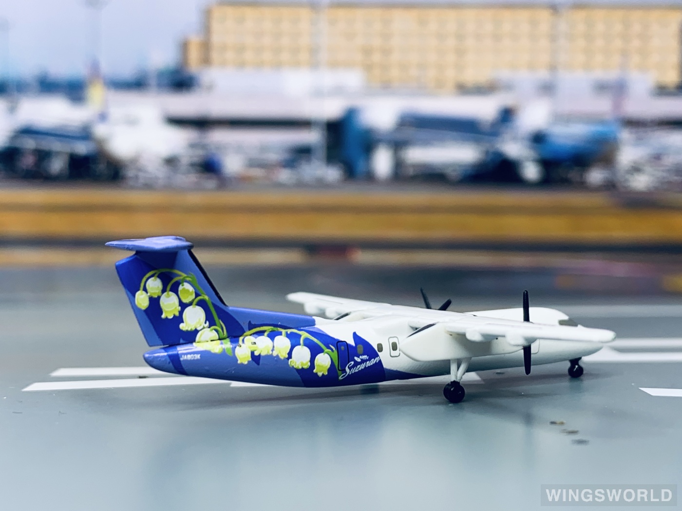 Hogan 1:500 DH58003 ANA 全日空 Bombardier Dash 8-300 JA803K
