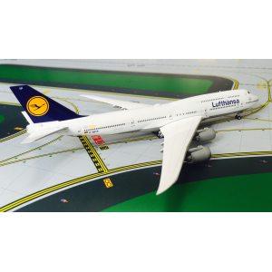 Lufthansa 汉莎航空 Boeing 747-8i D-ABYP 1990s colors. 