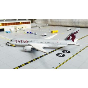 Qatar 卡塔尔航空 Boeing 787-8 A7-BCY 2010s colors. With rolling gears. PH11226A Phoenix 1:400
