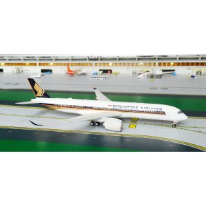 Singapore Airlines 新加坡航空 Airbus A350-900 9V-SMA 2008s colors. With rolling gears. PH11211 Phoenix 1:400