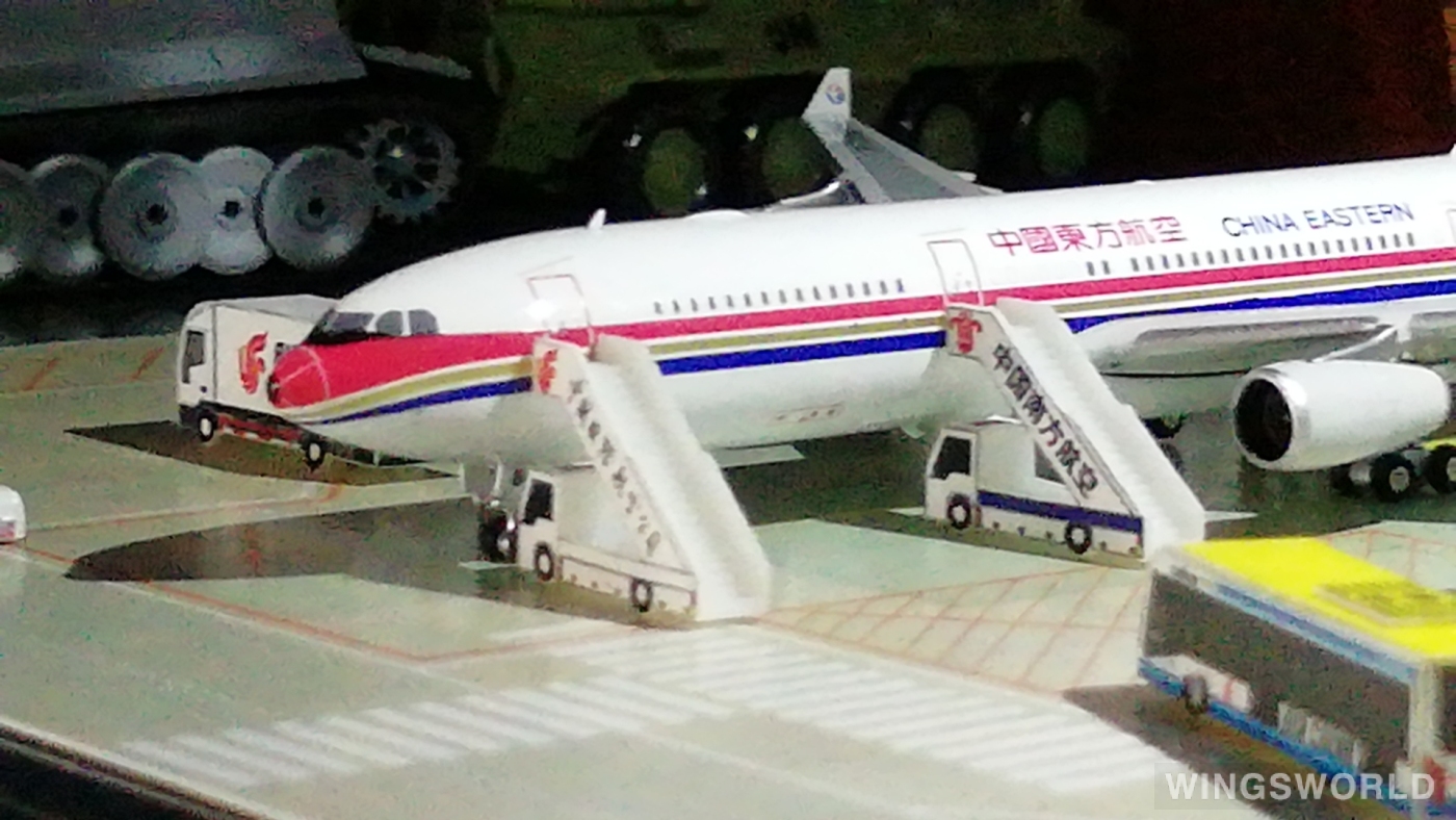 Phoenix 1:400 PH11580 China Eastern 中国东方航空 Airbus A340-300 B-2380