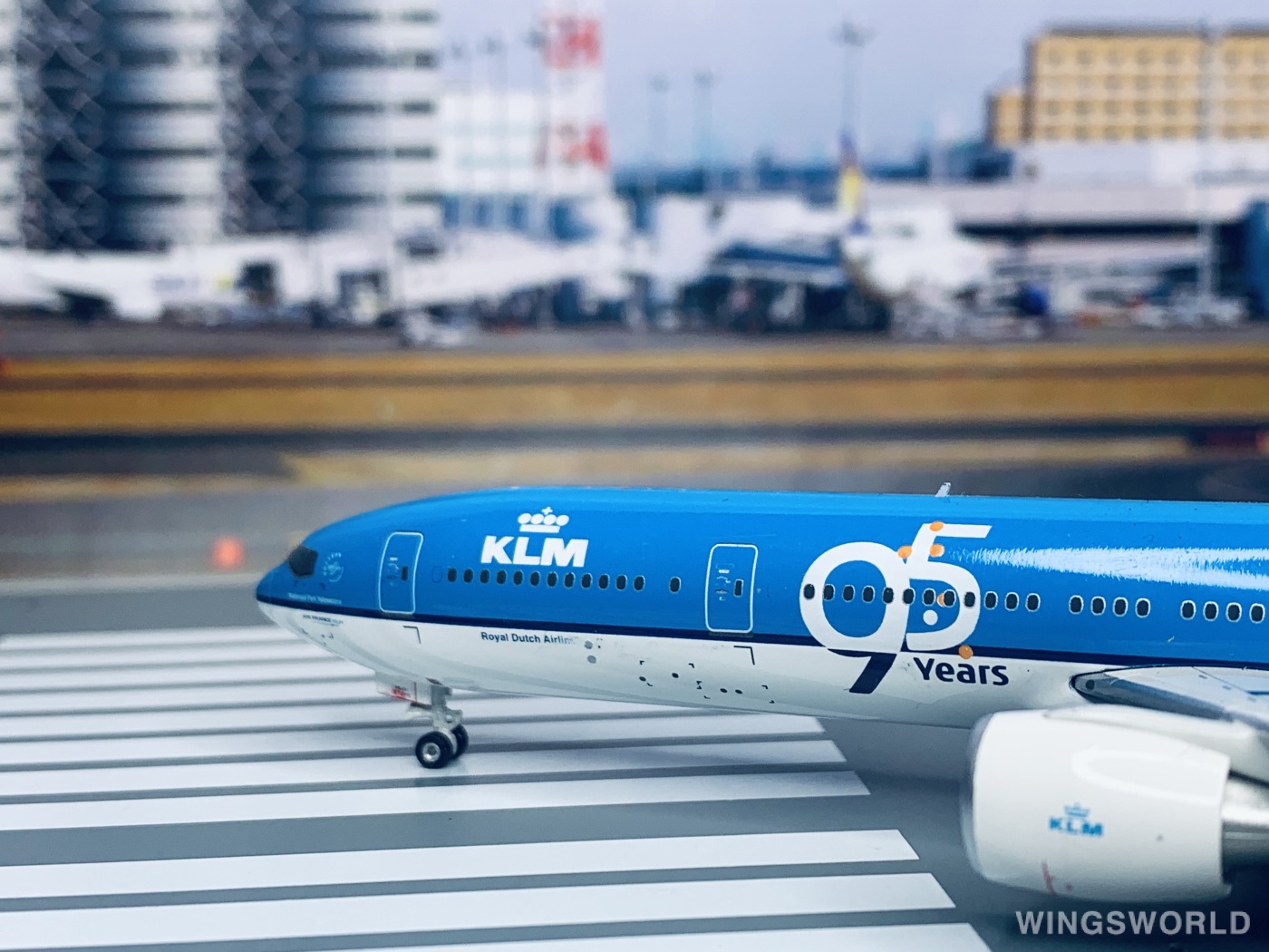 Phoenix 1:400 PH11084 KLM 荷兰皇家航空 Boeing 777-300ER PH-BVK