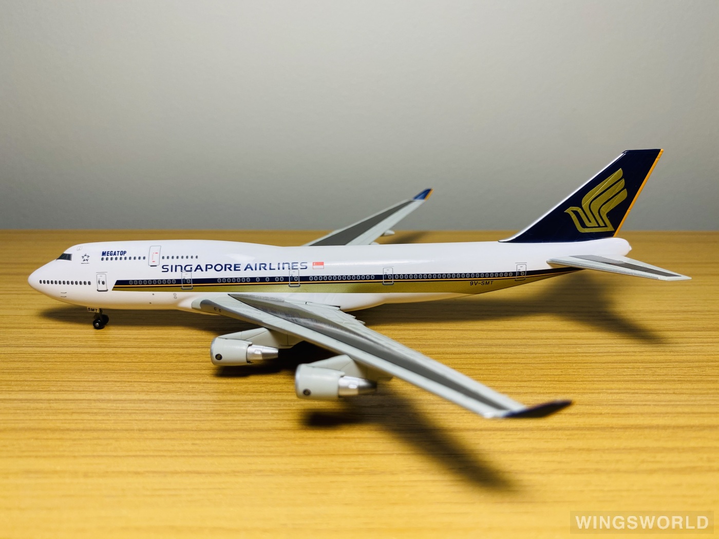 Dragon Models 1:400 55452 Singapore Airlines 新加坡航空 Boeing 747-400 9V-SMT