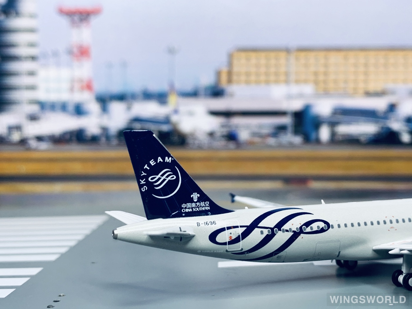 Pandamodel 1:400 202021 China Southern 中国南方航空 Airbus A320 B-1696