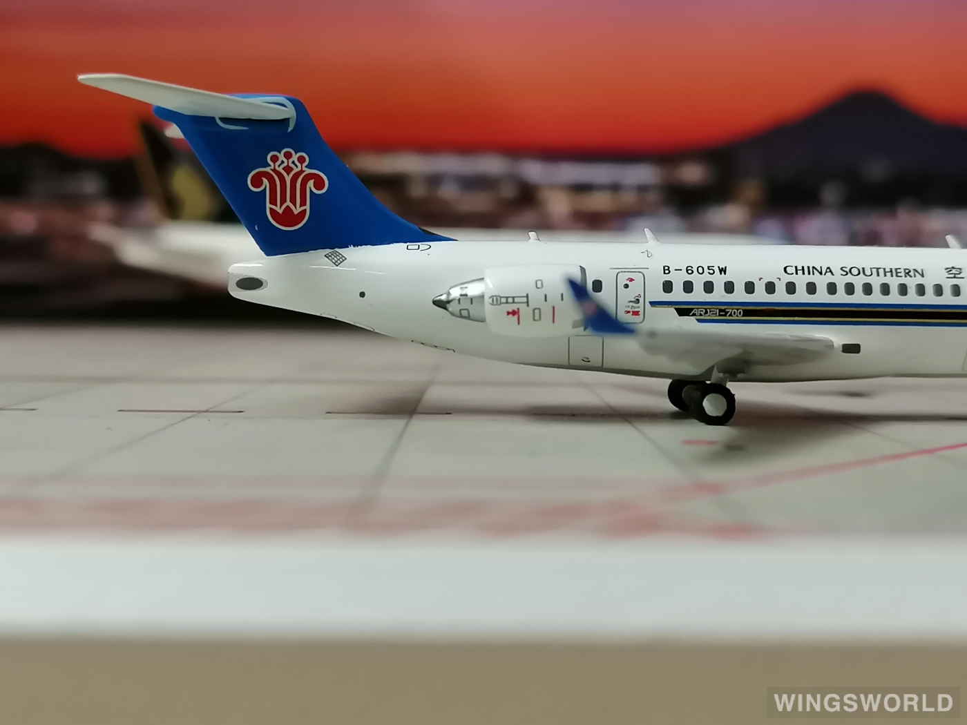 NGmodels 1:400 NG21010 China Southern 中国南方航空 Comac ARJ21-700 B-605W