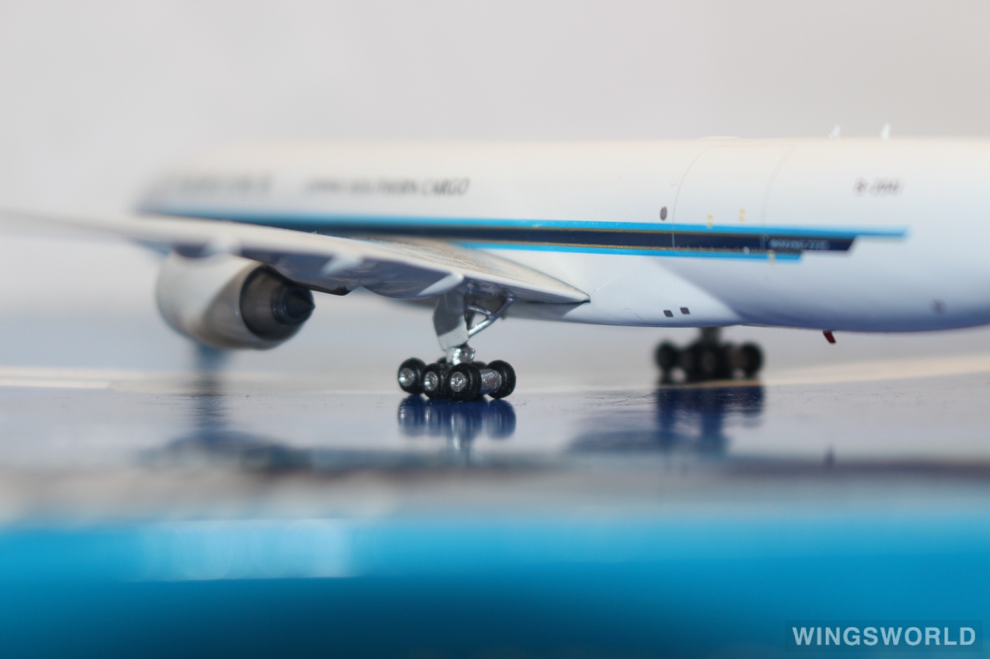 Phoenix 1:400 PH10973 China Southern 中国南方航空 Boeing 777F B-2041