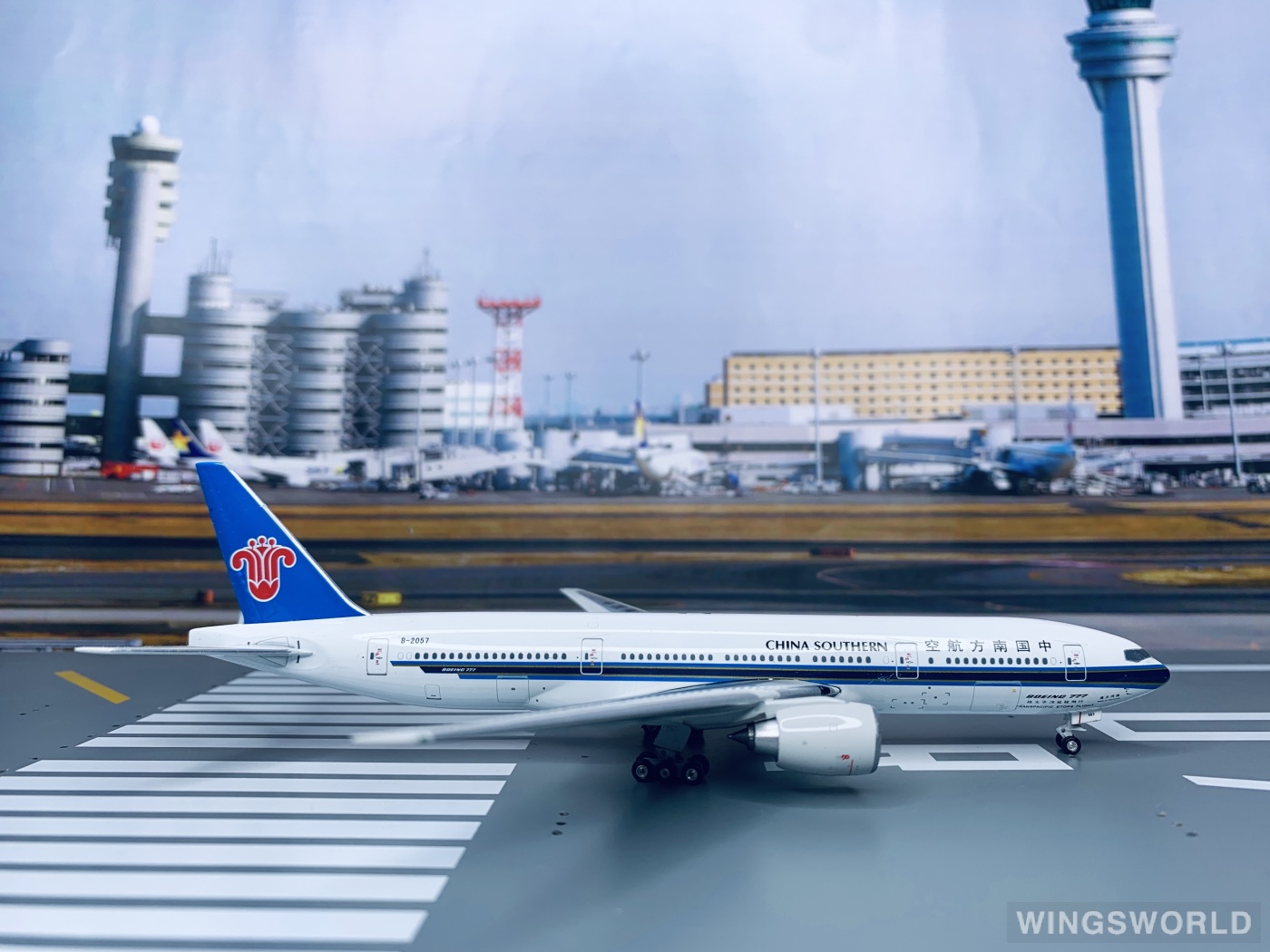 Phoenix 1:400 PH10222 China Southern 中国南方航空 Boeing 777-200 B-2057