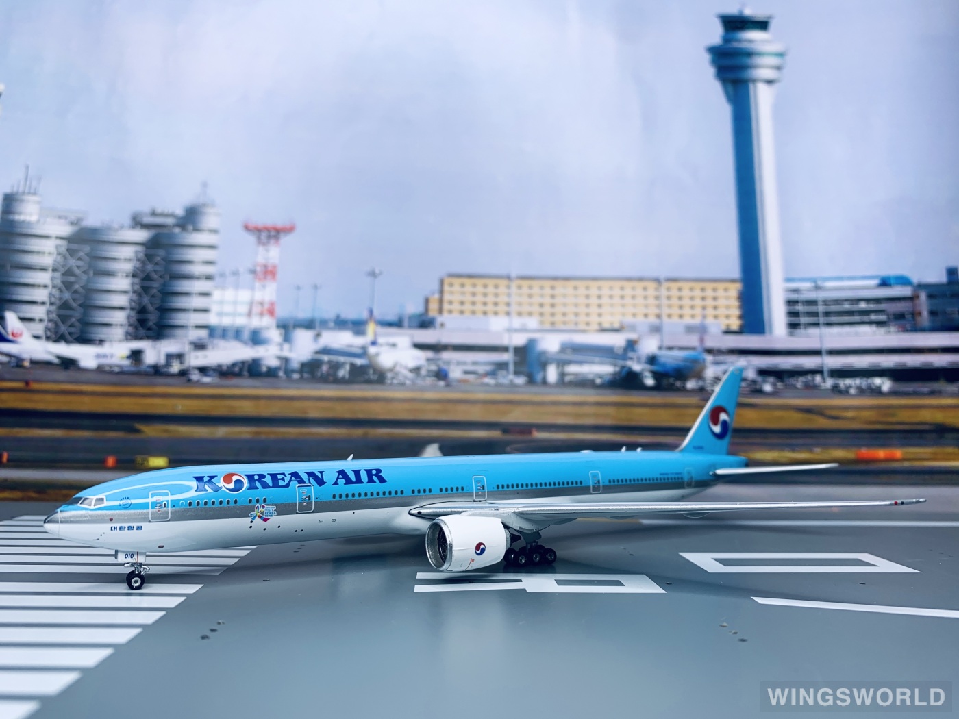 Phoenix 1:400 PH04216 Korean Air 大韩航空 Boeing 777-300ER HL8010