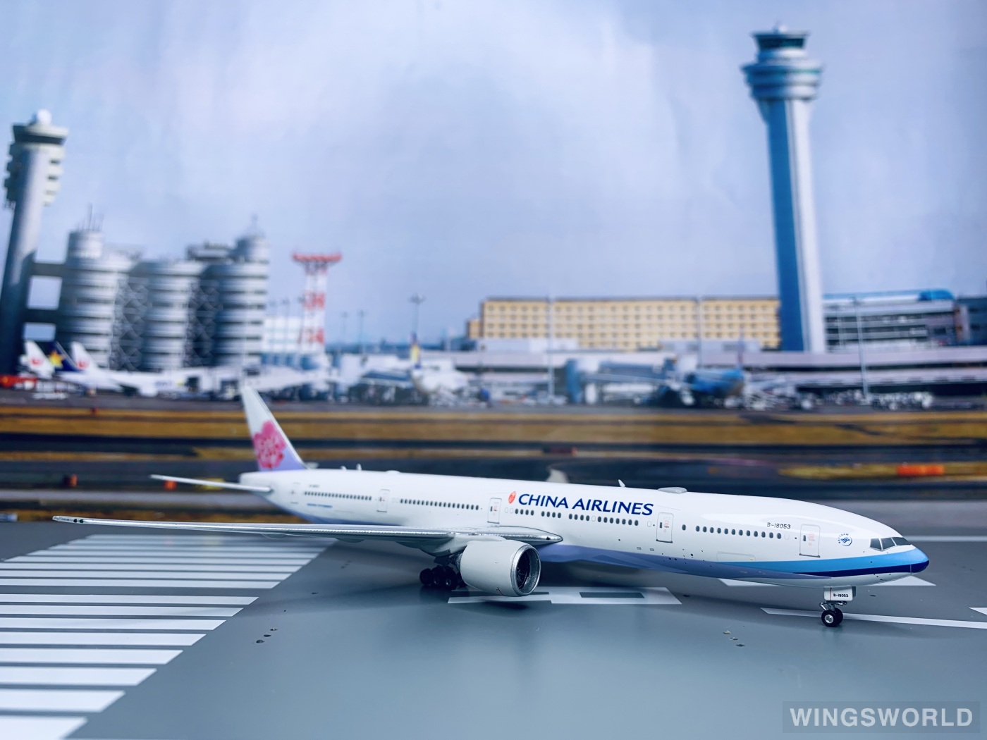 Phoenix 1:400 PH04340 China Airlines 中华航空 Boeing 777-300ER B-18053