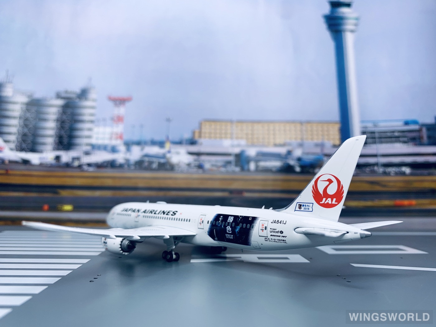 Phoenix 1:400 PH04251 Japan Airlines 日本航空 Boeing 787-8 JA841J