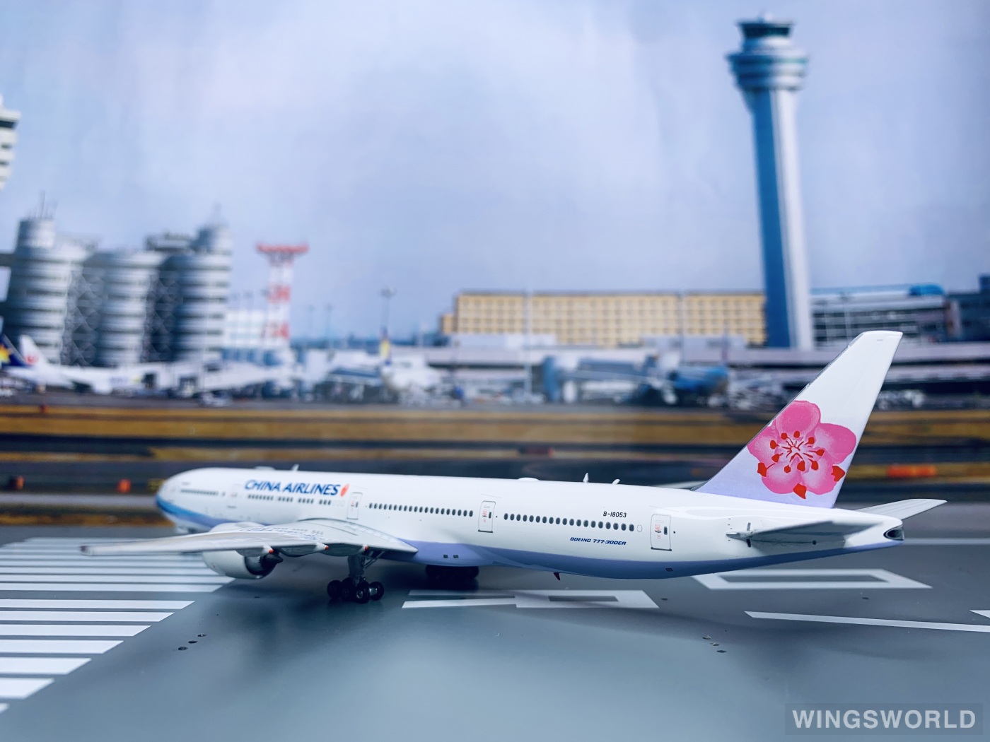 Phoenix 1:400 PH04340 China Airlines 中华航空 Boeing 777-300ER B-18053