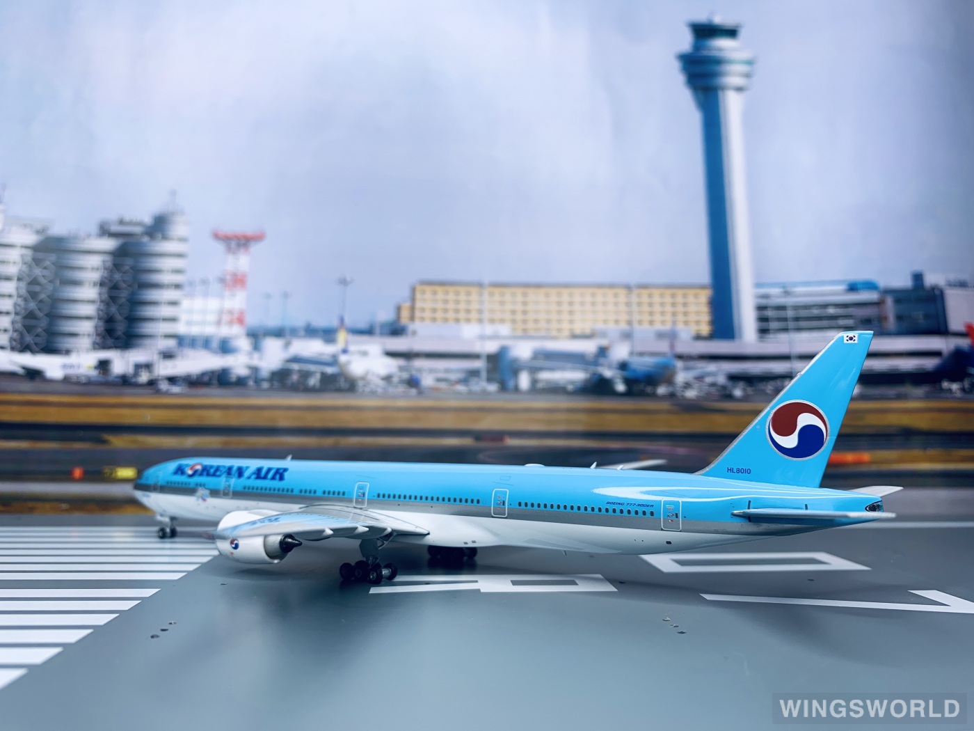 Phoenix 1:400 PH04216 Korean Air 大韩航空 Boeing 777-300ER HL8010