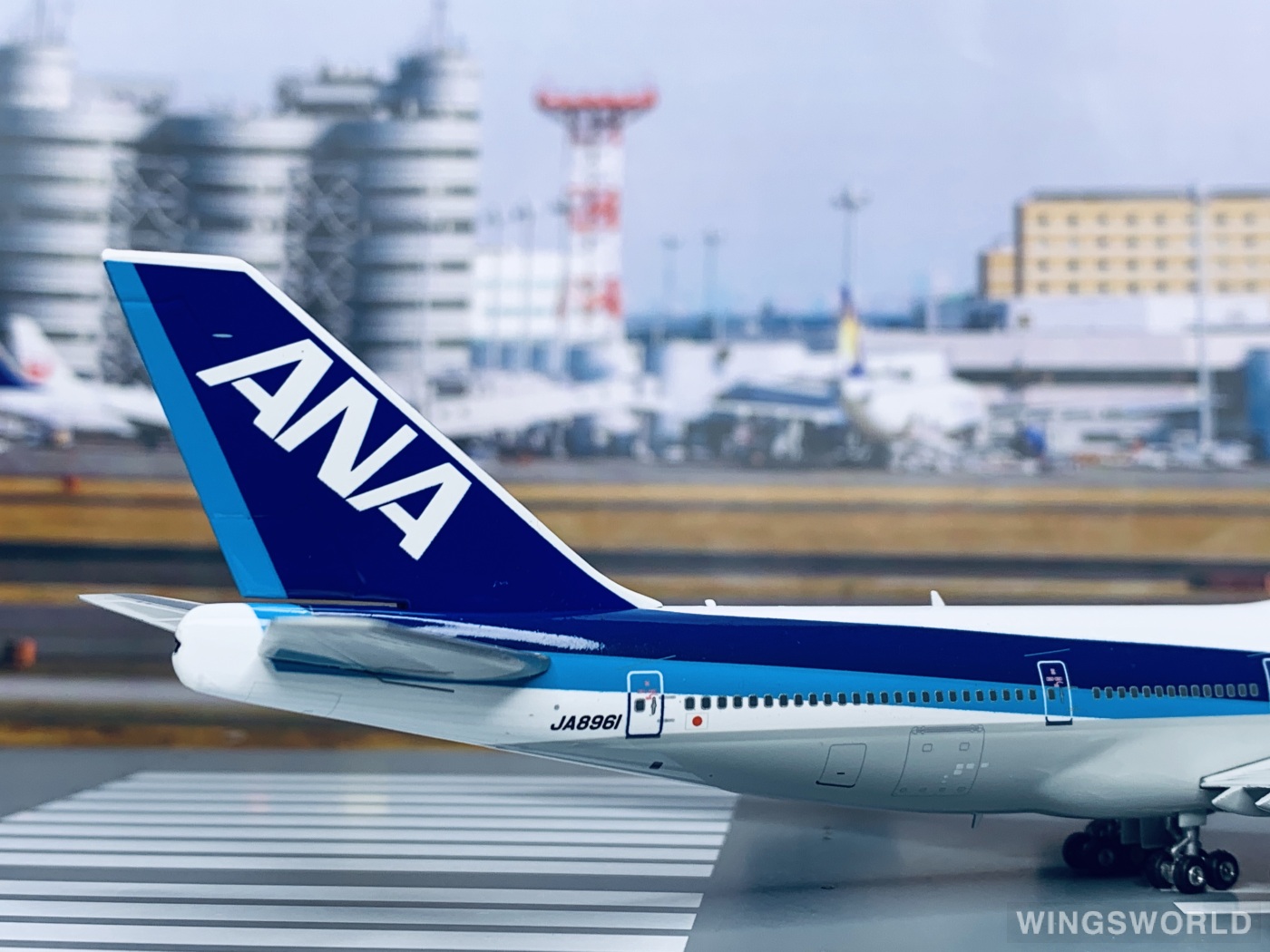 Phoenix 1:400 PH10991 ANA 全日空 Boeing 747-400 JA8961