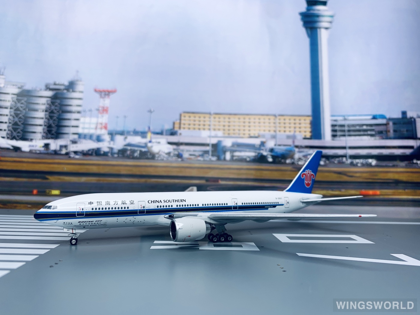 Phoenix 1:400 PH10222 China Southern 中国南方航空 Boeing 777-200 B-2057