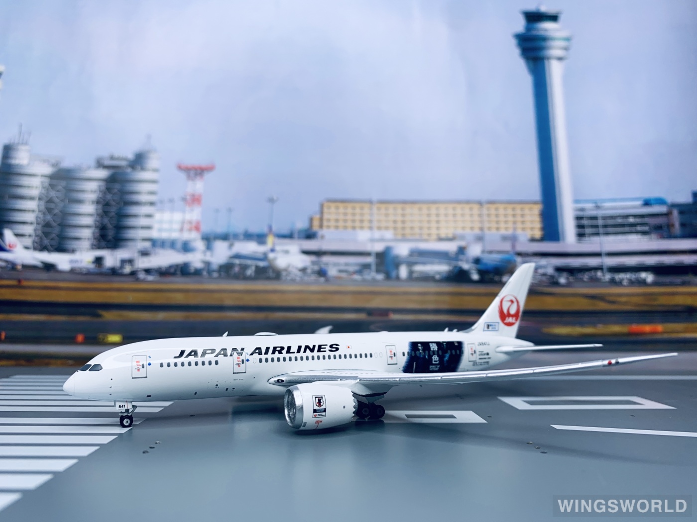 Phoenix 1:400 PH04251 Japan Airlines 日本航空 Boeing 787-8 JA841J