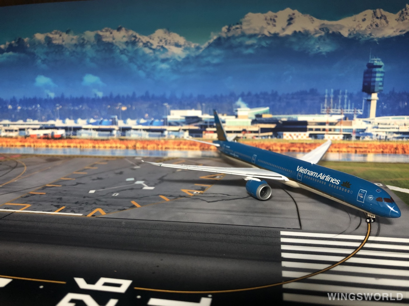 Geminijets 1:400 GJHVN1903 Vietnam Airlines 越南航空 Boeing 787-10 VN-A879