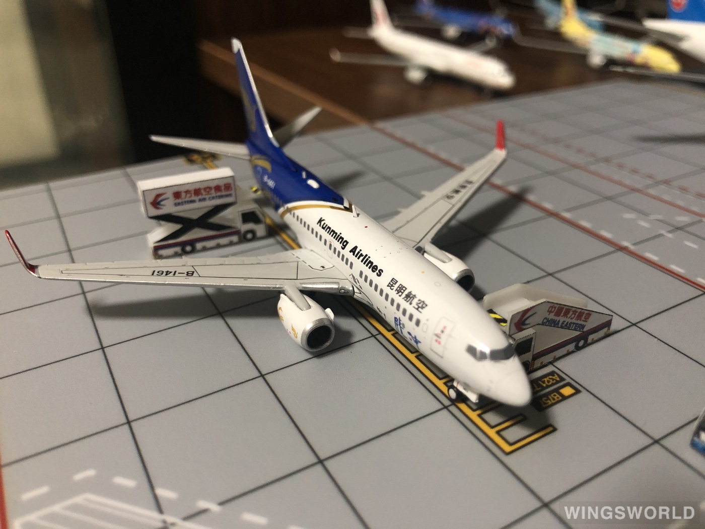 JC Wings 1:400 LH4069 Kunming Airlines 昆明航空 Boeing 737-700 B-1461