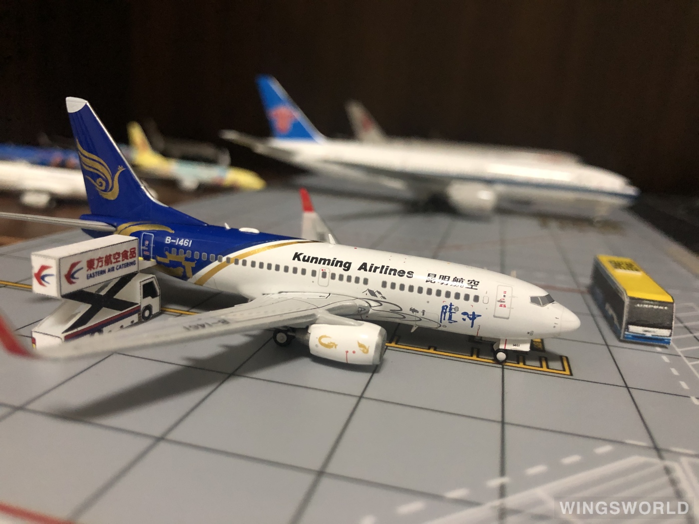 JC Wings 1:400 LH4069 Kunming Airlines 昆明航空 Boeing 737-700 B-1461