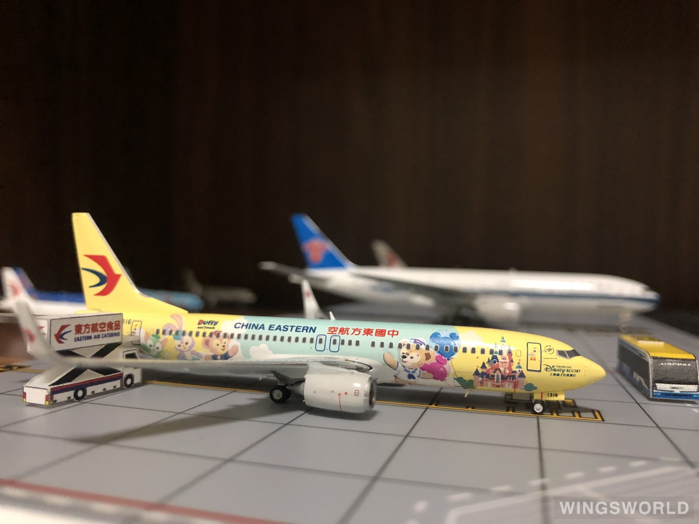 JC Wings 1:400 EW4738008 China Eastern 中国东方航空 Boeing 737-800 B-1316