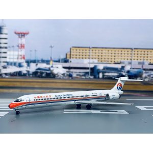China Eastern 中国东方航空 McDonnell Douglas MD-90 B-2270 1990s colors.  XX4332 JC Wings 1:400