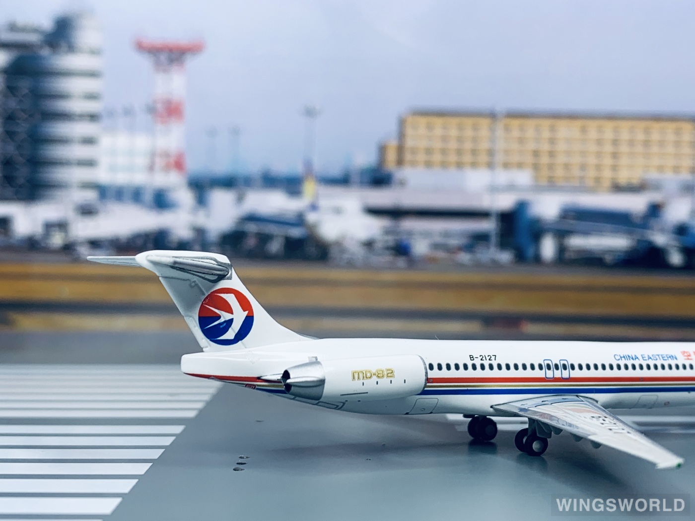 Geminijets 1:400 GJCES1372 China Eastern 中国东方航空 McDonnell Douglas MD-82 B-2127