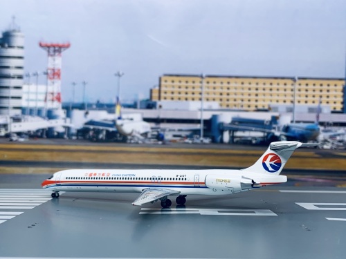 China Eastern 中国东方航空 McDonnell Douglas MD-82 B-2127  GJCES1372 Geminijets 1:400