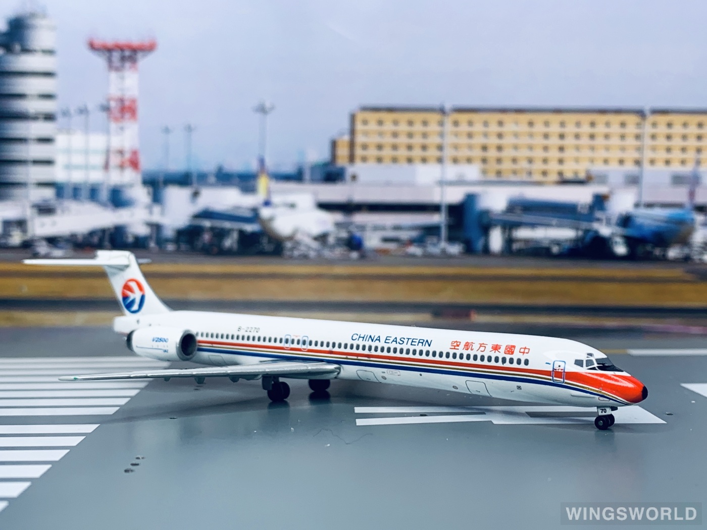 JC Wings 1:400 XX4332 China Eastern 中国东方航空 McDonnell Douglas MD-90 B-2270